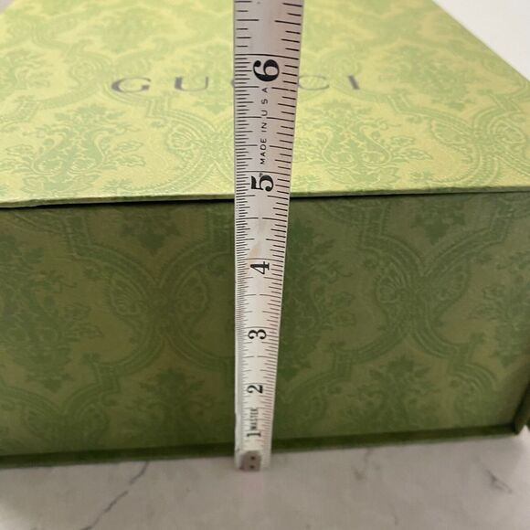 Gucci Green Damask Embossed Cardboard Magnetic Empty Box L 10.2"x W 8.7"x H 4.7" - Picture 10 of 10